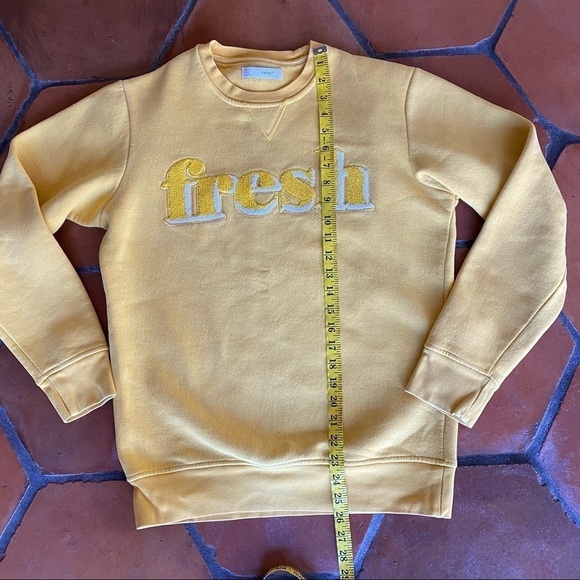 CELIO Bright Yellow Carpet Patch FRESH sweatshirt Pullover Size Small S - Picture 5 of 6